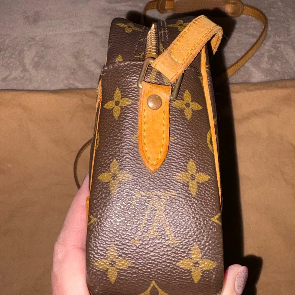 Louis Vuitton Black and Brown Monogram Messenger Bag - Picture 4 of 8